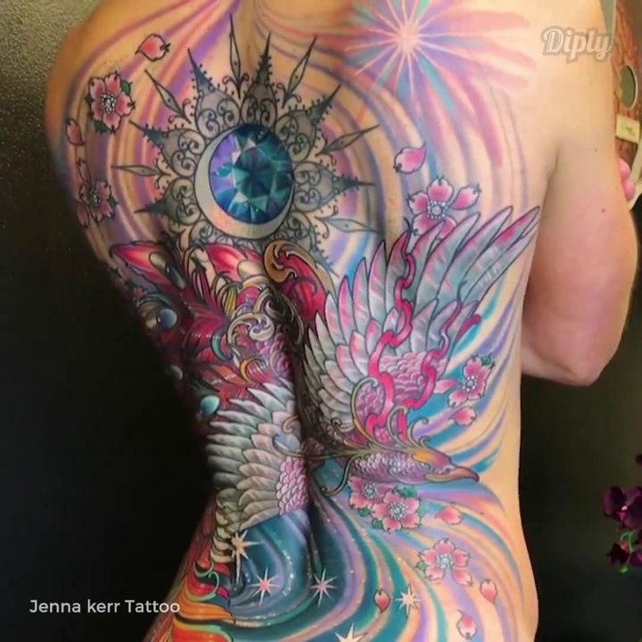 Ce tatoueur est merveilleux - Crystal tattoos