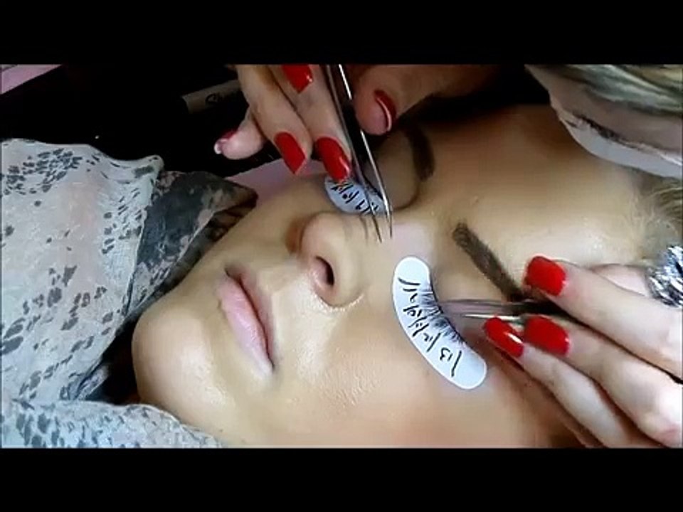 How to apply a full set of eyelash extensions