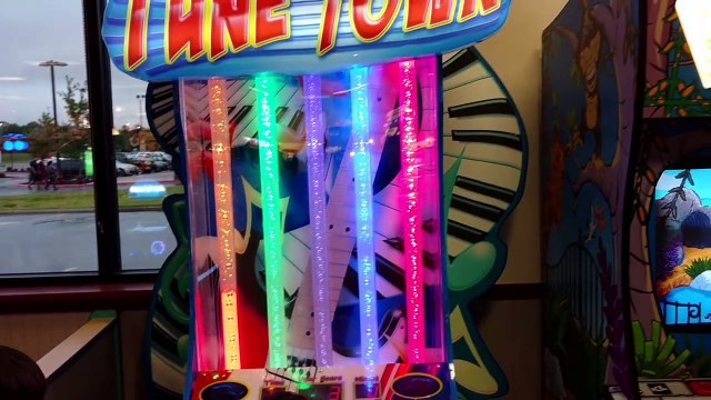 Chuck E Cheese Family Fun-Indoor Games Arcade Activities-Kids Playing-horse,giraffe,car,boat ride