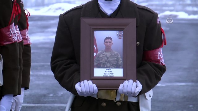 Çukurca'da şehit olan Piyade Sözleşmeli Er Bülent Alp'in cenazesi Adana'ya uğurlandı - HAKKARİ