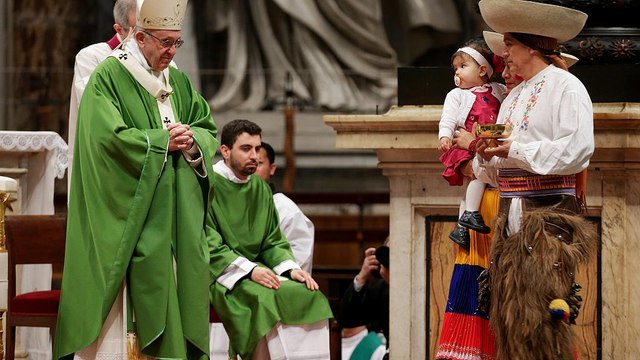 Papa pede que se aceitem os migrantes e refugiados