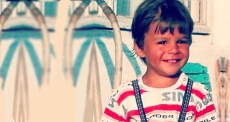 Mehmet Günsür'ün Çocukluk Fotoğrafını Gören "Bir İnsanın Gülüşü Hiç mi Değişmez?" Diyor