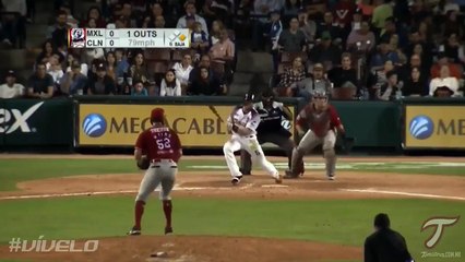 ¡NOS VAMOOOOS AL FRENTEEEE! En batazo de @S_Elizalde24, error del 3ra base y elevado de sacrificio de @JoeyMeneses3 traen 2 carreras para los guindas.