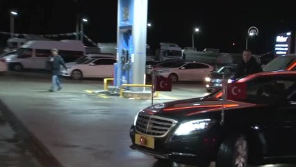 Cumhurbaşkanı Erdoğan, Uğradığı Bir Tesiste Akşam Yemeği Yiyerek, Vatandaşlarla Sohbet Etti (1)