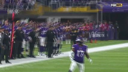 Keenum floats beautiful pass to Wright on wheel route for 22 yards