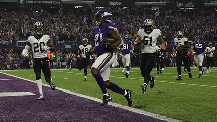 Jerick McKinnon takes toss for walk-in 14-yard TD