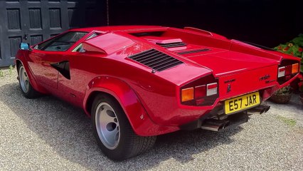 8 Lamborghini Countach on road and track
