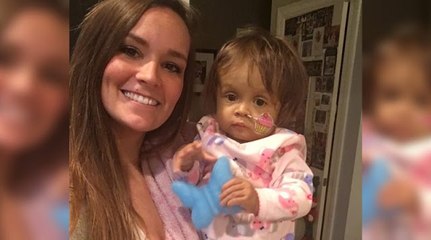 Les parents engagent cette Nounou de 22 ans! Mais ce que la femme fera à leur fille de 16 mois m'a laissé sans voix