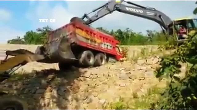 106.Hilarious Idiots Heavy Equipment Operator Danger