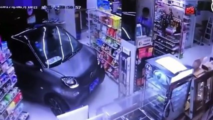 200.000$ R8 crash!!ZERO IQ SALE  2017 4K smartphone just for 200€link in the description