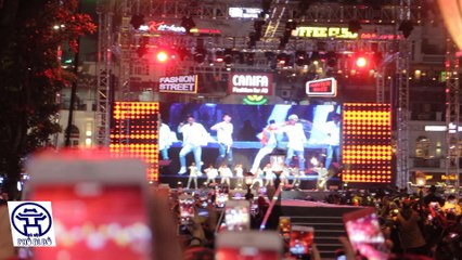 Sơn tùng mtp live Cơn mưa ngang qua phố đi bộ hà nội