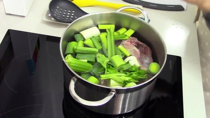 Caldo de pollo. Como preparar, desgrasar y conservar el caldo.