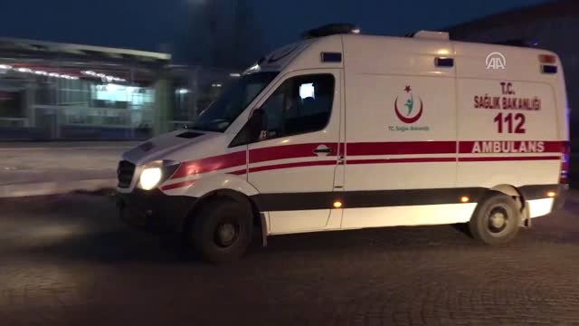 İşçi Servisi Park Halindeki Kamyona Çarptı: 12 Yaralı