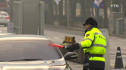 차량 2부제 비웃는 공공기관...짝수 차 들락날락 / YTN