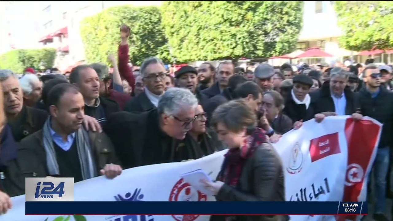 Sept ans après sa révolution, la Tunisie manifeste à nouveau