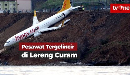 Pesawat Tergelincir di Lereng Curam