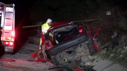 Otobüsle otomobil çarpıştı: 3 ölü, 12 yaralı - ANTALYA