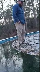 Il n'aurait pas dû marcher sur leau