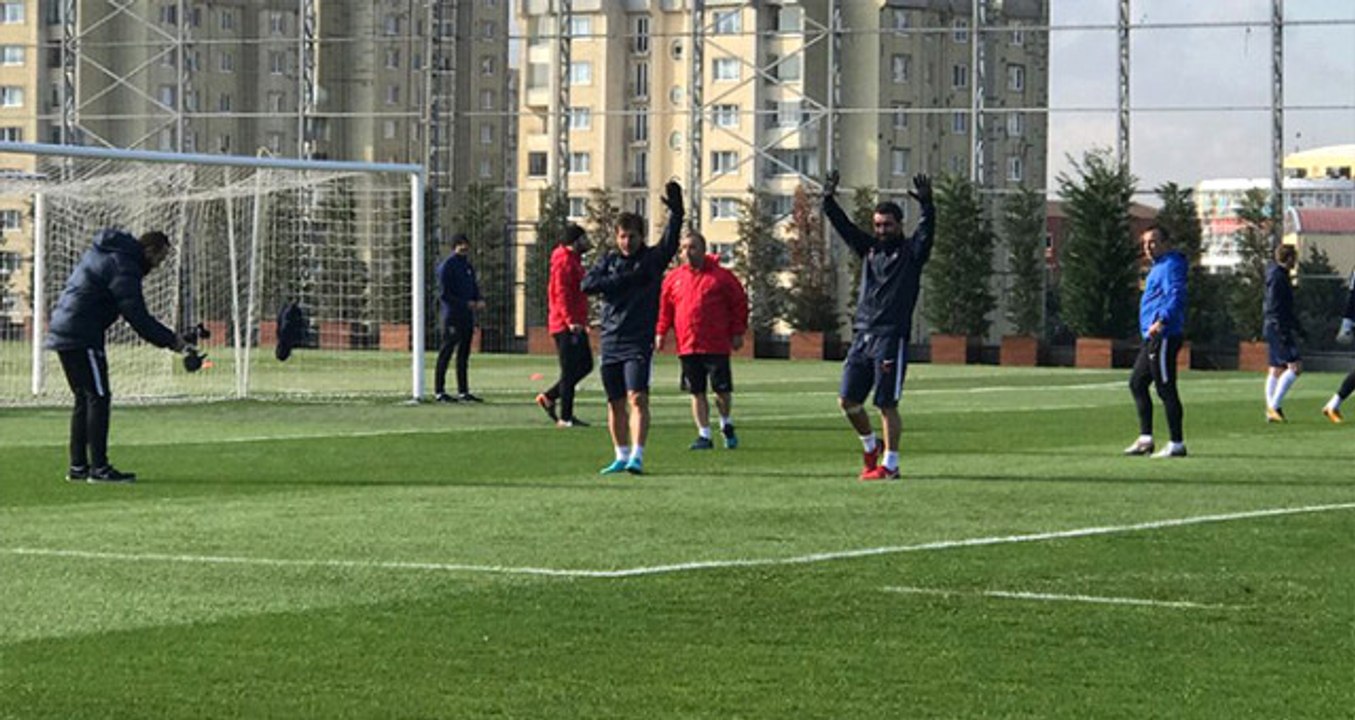 Kaptan Emre Belözoğlu, Arda Turan İle Yakından İlgilendi