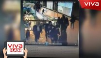 Rekaman CCTV Detik-detik Ambruknya Balkon Gedung BEI