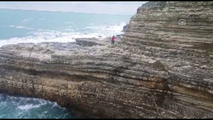 Kayalıklarda ceset bulundu - KOCAELİ