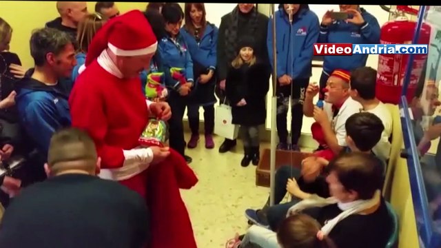 Andria: clowndottori e maratoneti donano regali ai bimbi malati dell'ospedale