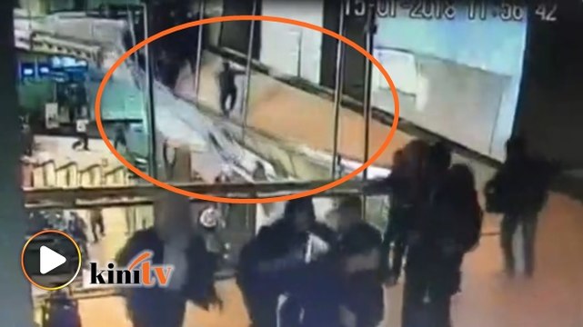 Detik-detik lantai bangunan Bursa Saham Indonesia runtuh