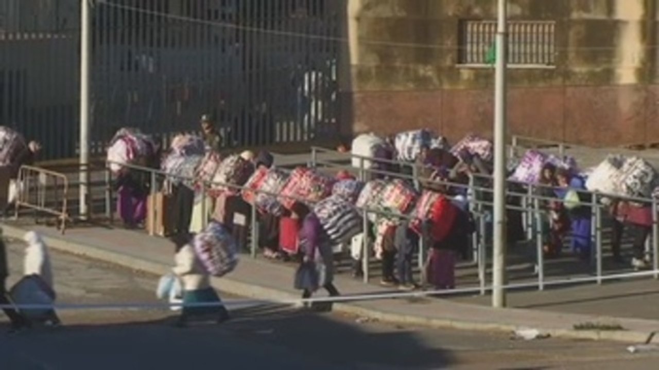 Dos mujeres muertas en una avalancha al intentar entrar en Ceuta