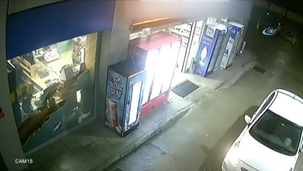 Soygun Kameraya Yansımıştı... Silahlı Soygunun Şüphelisi Ailesiyle Vedalaşırken Yakalandı