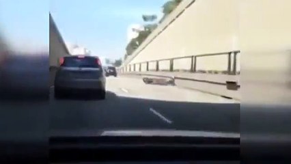 arabaya tekme atan aklıevvel motorcu