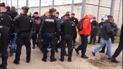 Les forces de l'ordre débloquent l'accès au centre pénitentiaire de Nancy-Maxéville