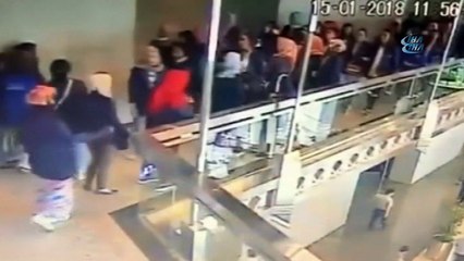 - Endonezya’da borsa binasının bir katı çöktü- 77 kişi yaralandı