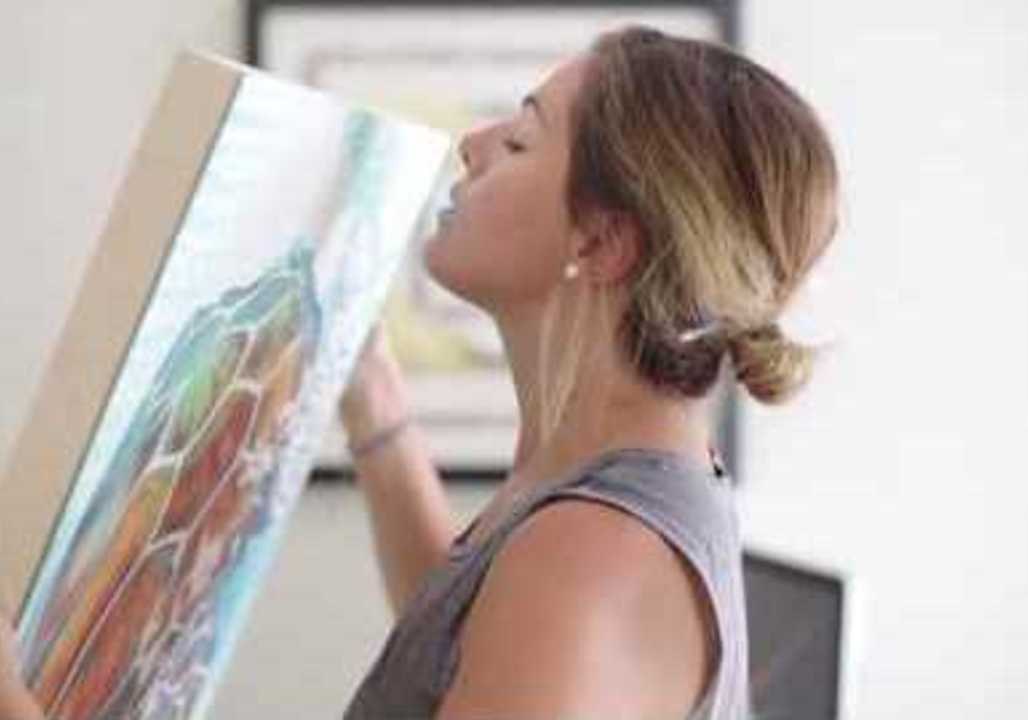 Artist Creates Painting With Colorful Lipstick Kisses