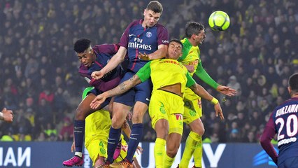 Árbitro que tentou agredir brasileiro é suspenso