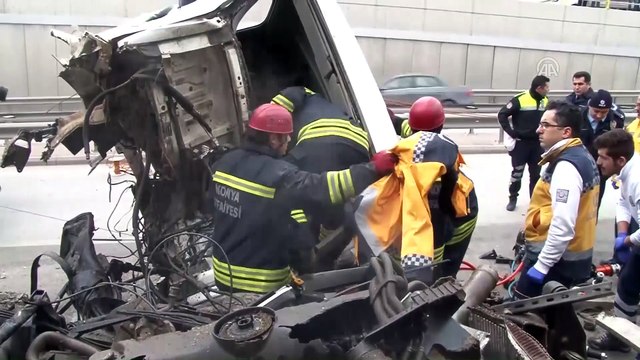 Üşüyen yaralının üzerine 112 çalışanı montunu örttü - KONYA