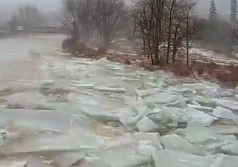 Timelapse Shows Ice Jam Building Up on New York's Ausable River