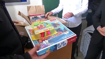 Mehmetçik'ten öğrencilere yardım - HAKKARİ