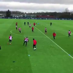 PSG : le magnifique petit pont de Neymar à l'entraînement