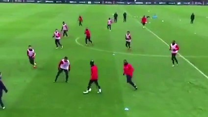 Le petit pont de folie  de Neymar !