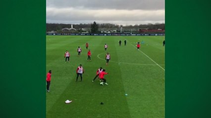 Neymar dá caneta desconcertante em treino do PSG; assista!