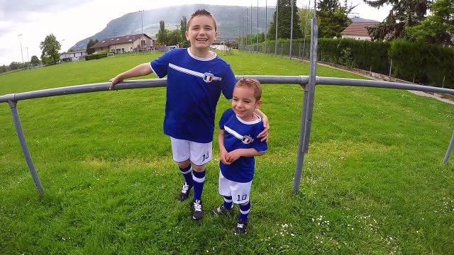 LE PLUS GRAND BALLON DE FOOTBALL DU MONDE ! Foot Géant pour lUEFA EURO 2016 !