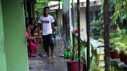 12,000 flee as lava oozes from Philippine volcano