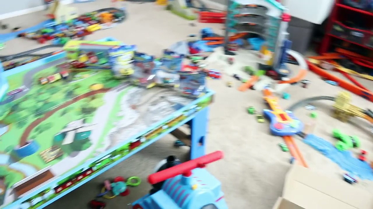 GIANT Hot Wheels SURPRISE THOMAS SPONGEBOB MINIS Hot Wheels Disney Car Toys Trains Unboxing Playtime