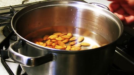 How to make Almond Milk - The Vegan Zombie
