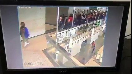 Download Video: Desabamento na Bolsa da Indonésia deixa dezenas de pessoas feridas