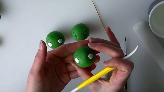 Angry birds pigs: minion pig cake toppers how to make fondant angry birds pigs