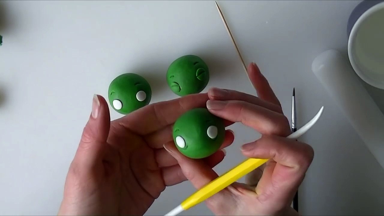 Angry birds pigs: minion pig cake toppers how to make fondant angry birds pigs