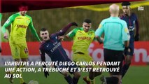 Un arbitre a essayé de tacler un joueur sur le terrain !