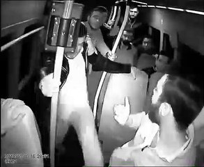 Adana'da İşitme Engelli Gence Dolmuş İçerisinde Saldırıldı