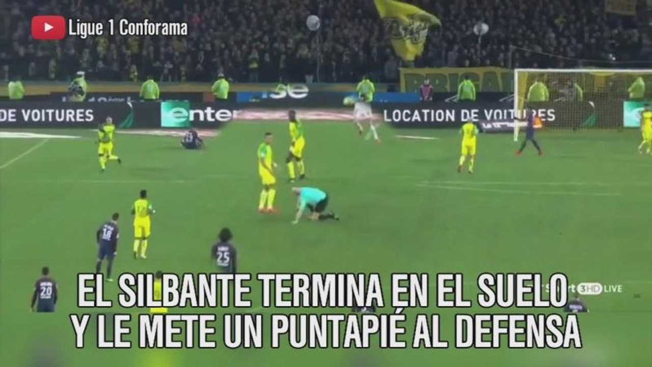 @TheBuzzer: Este árbitro perdió la cabeza